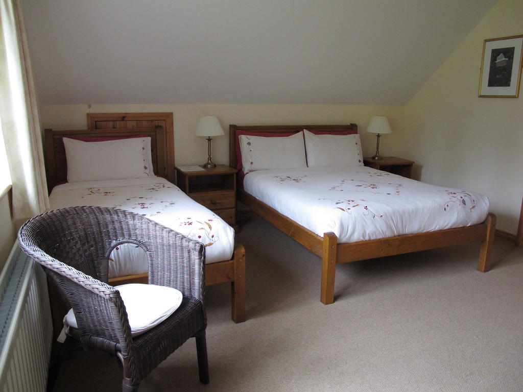 Riversdale House Accommodation Лараг Стая снимка