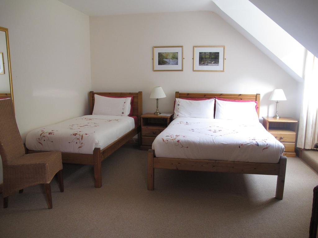 Riversdale House Accommodation Лараг Стая снимка