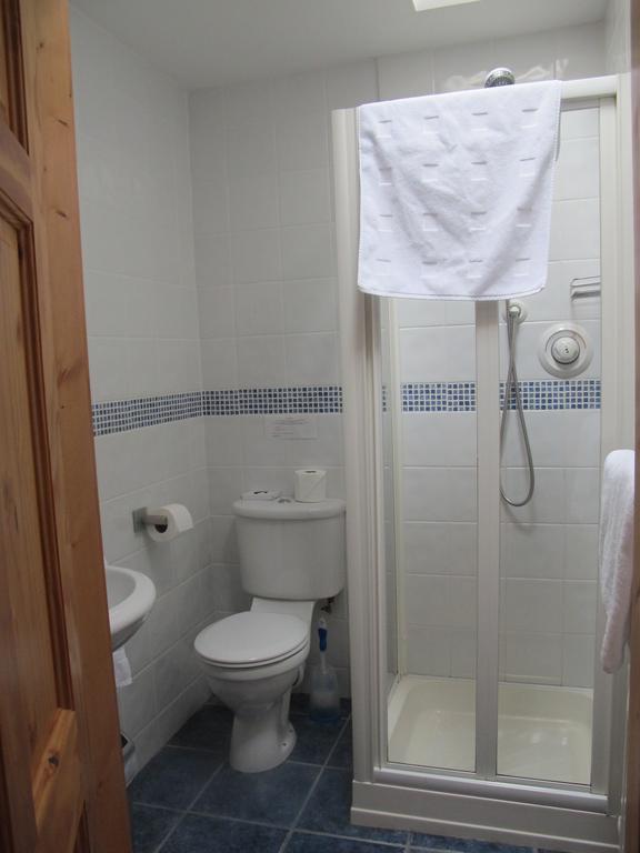 Riversdale House Accommodation Лараг Стая снимка